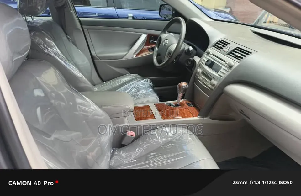 Toyota Camry XLE 4dr Sedan (2.5L 4cyl 6A) 2012 Gray