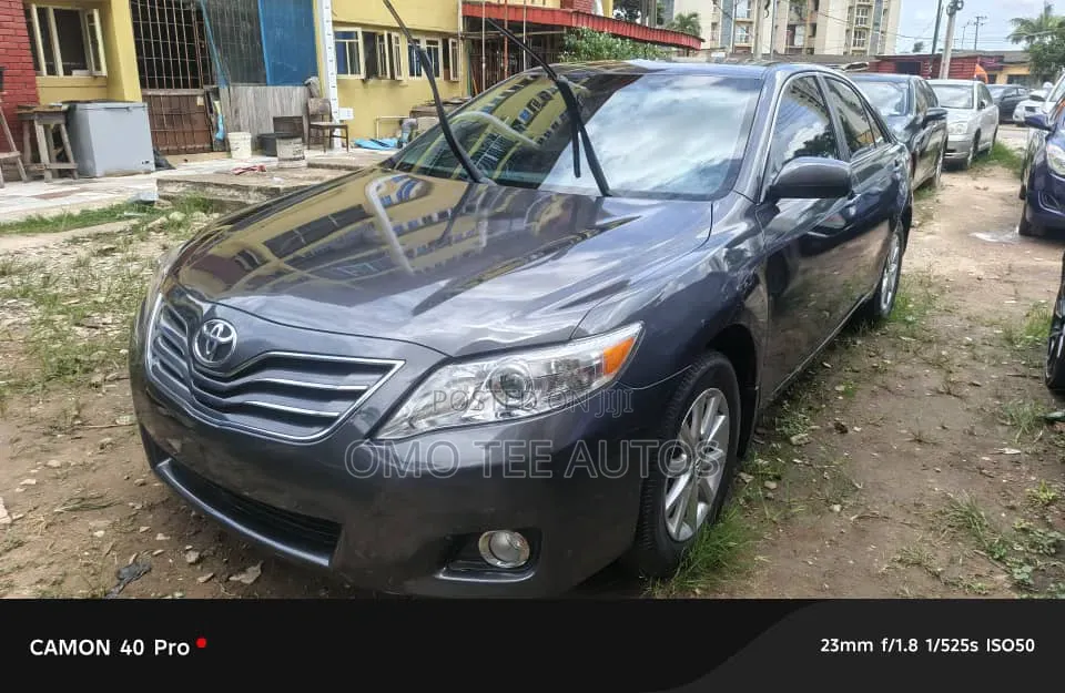 Toyota Camry XLE 4dr Sedan (2.5L 4cyl 6A) 2012 Gray