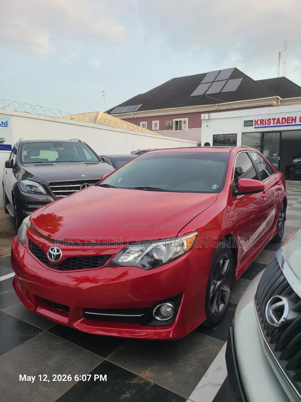 Toyota Camry SE 4dr Sedan (2.5L 4cyl 6A) 2013 Red