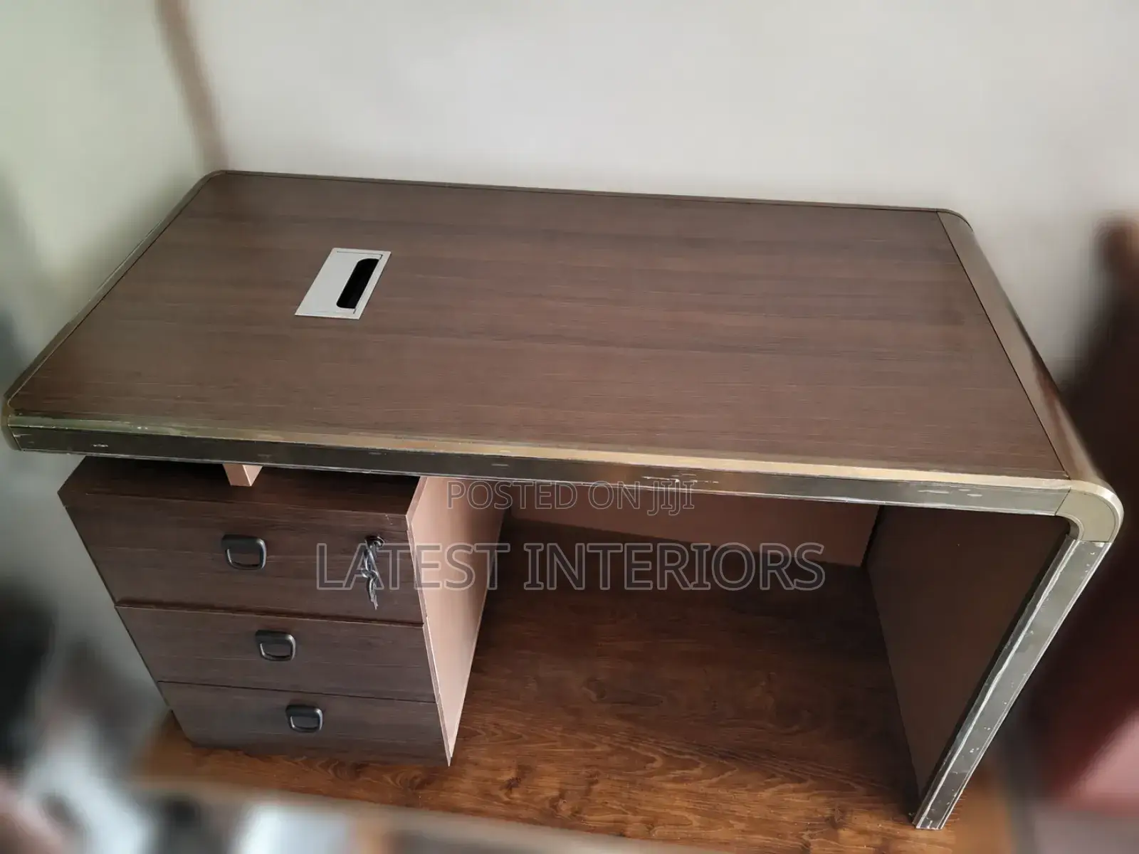 Modern Executive Office Table, Strong Spacious Workstation