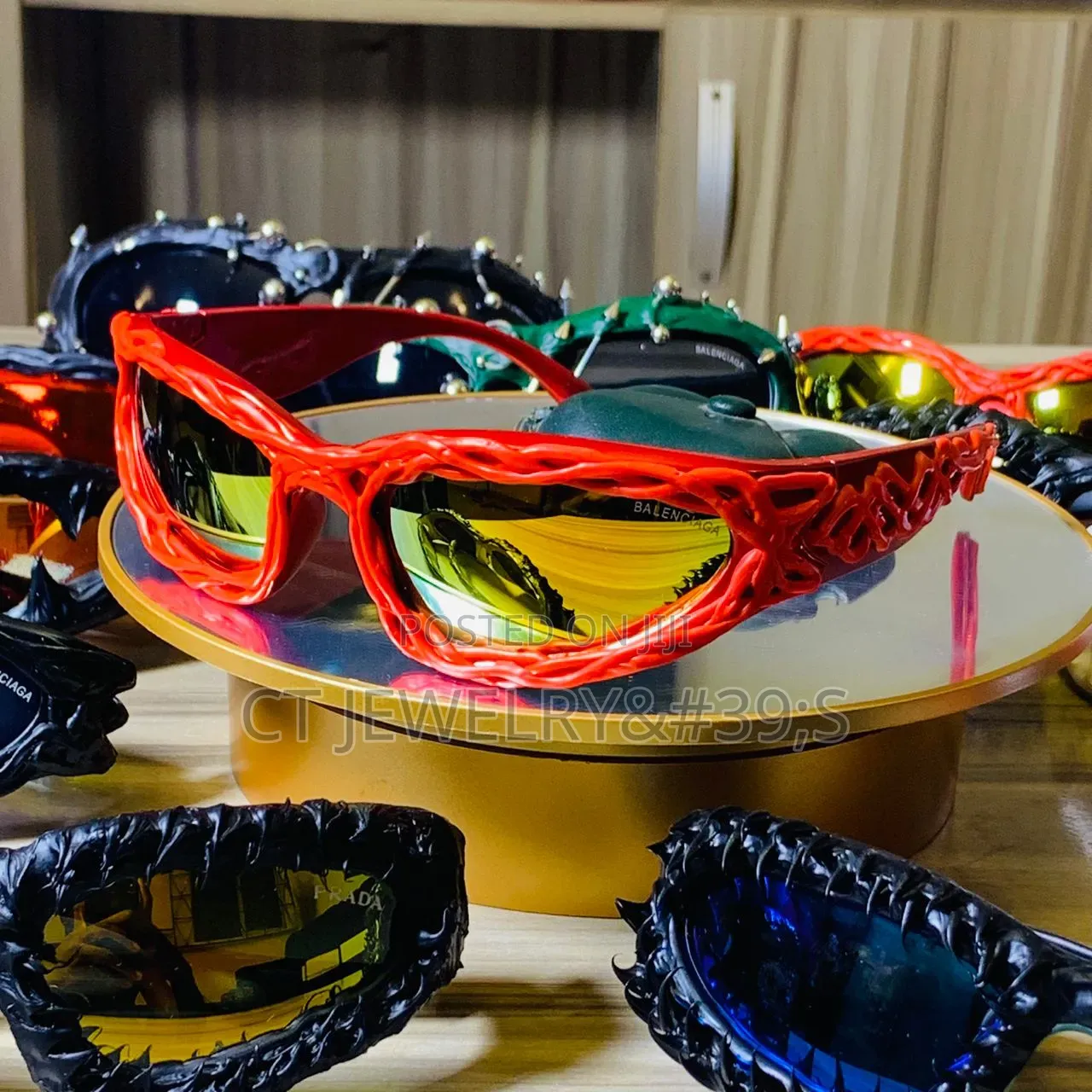 Statement Fashion Sunglasses Textured Frame, Trending Celebrity Style