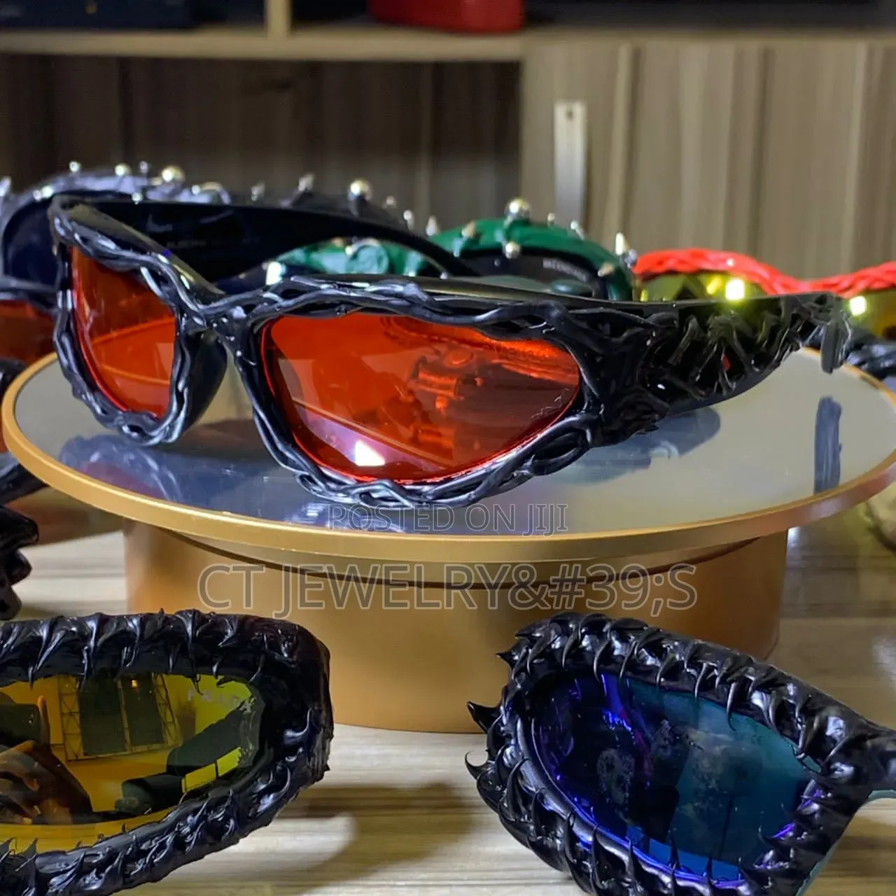Statement Fashion Sunglasses Textured Frame, Trending Celebrity Style