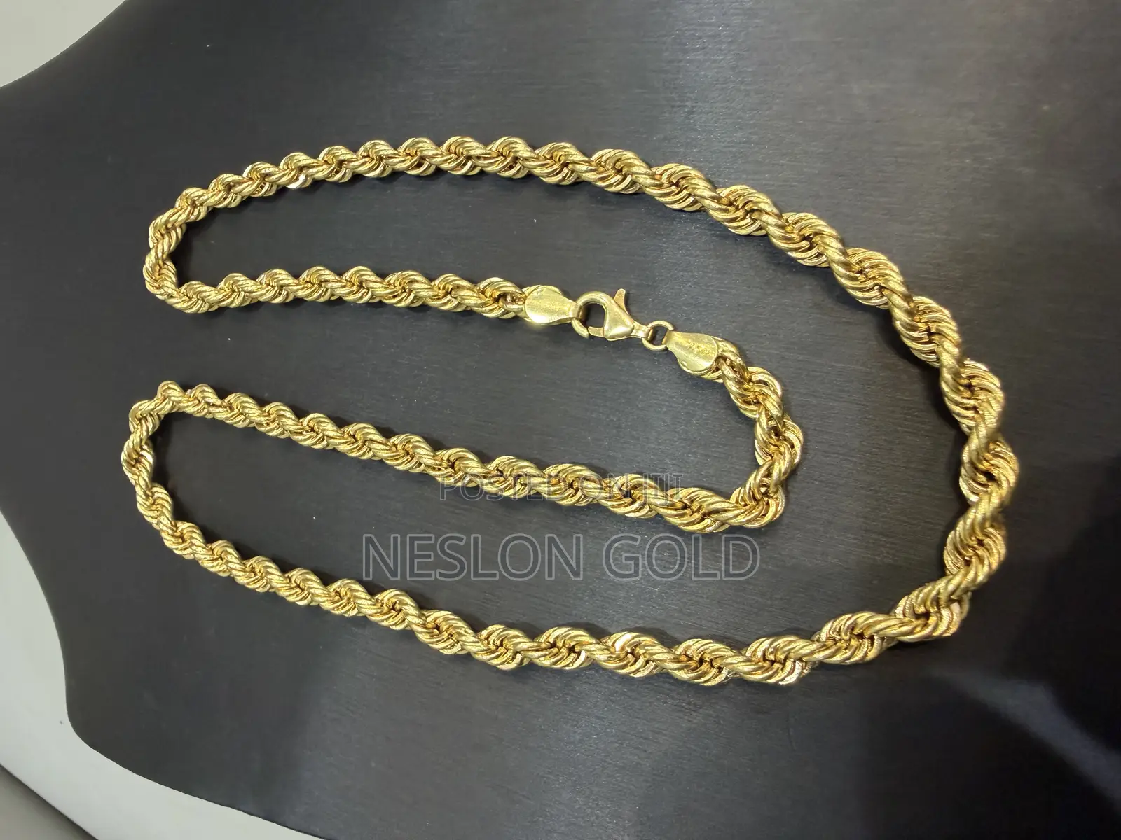 Pure Italy 750 Tested 18karat Twist Design