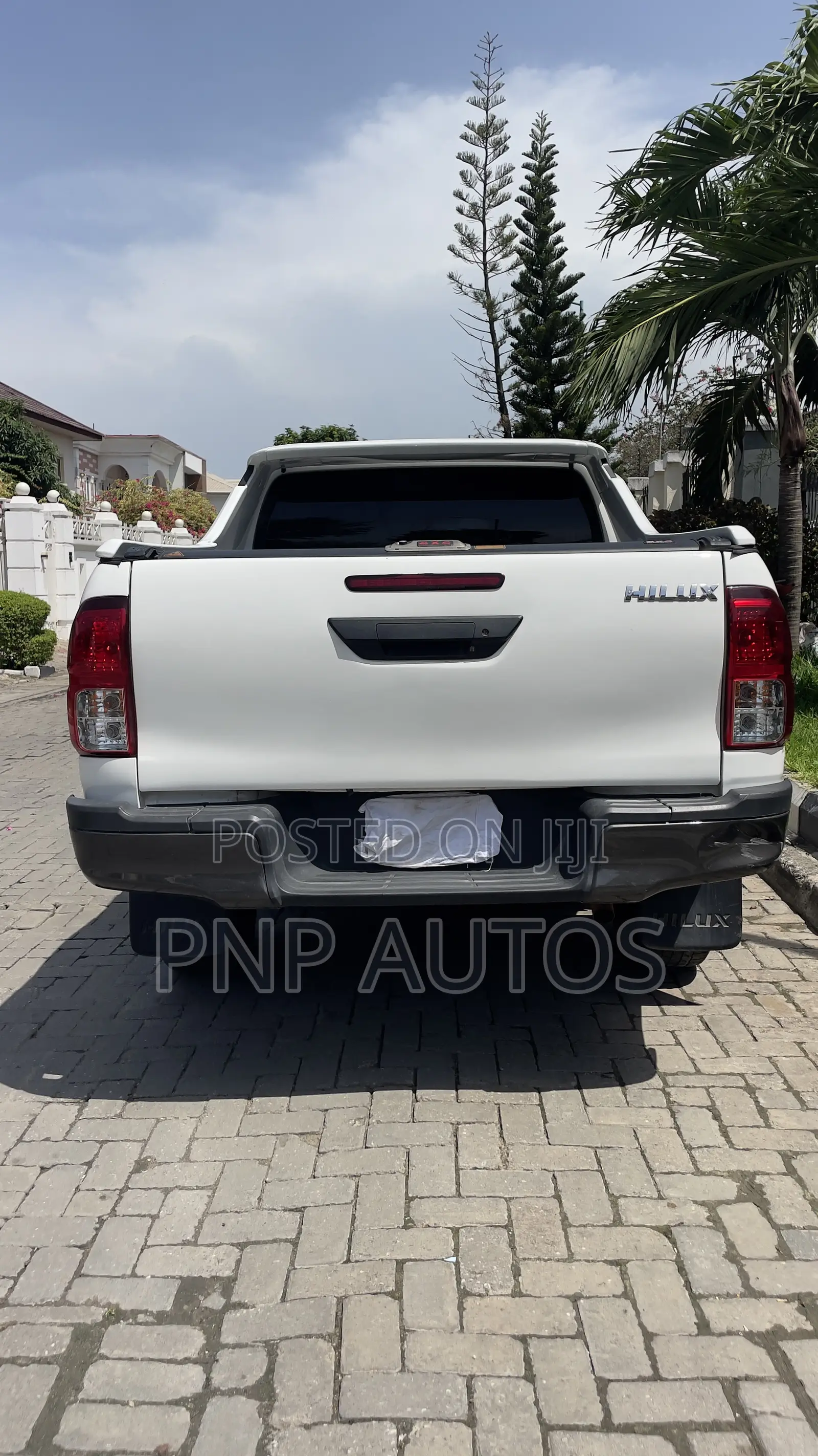 Toyota Hilux 2024 White