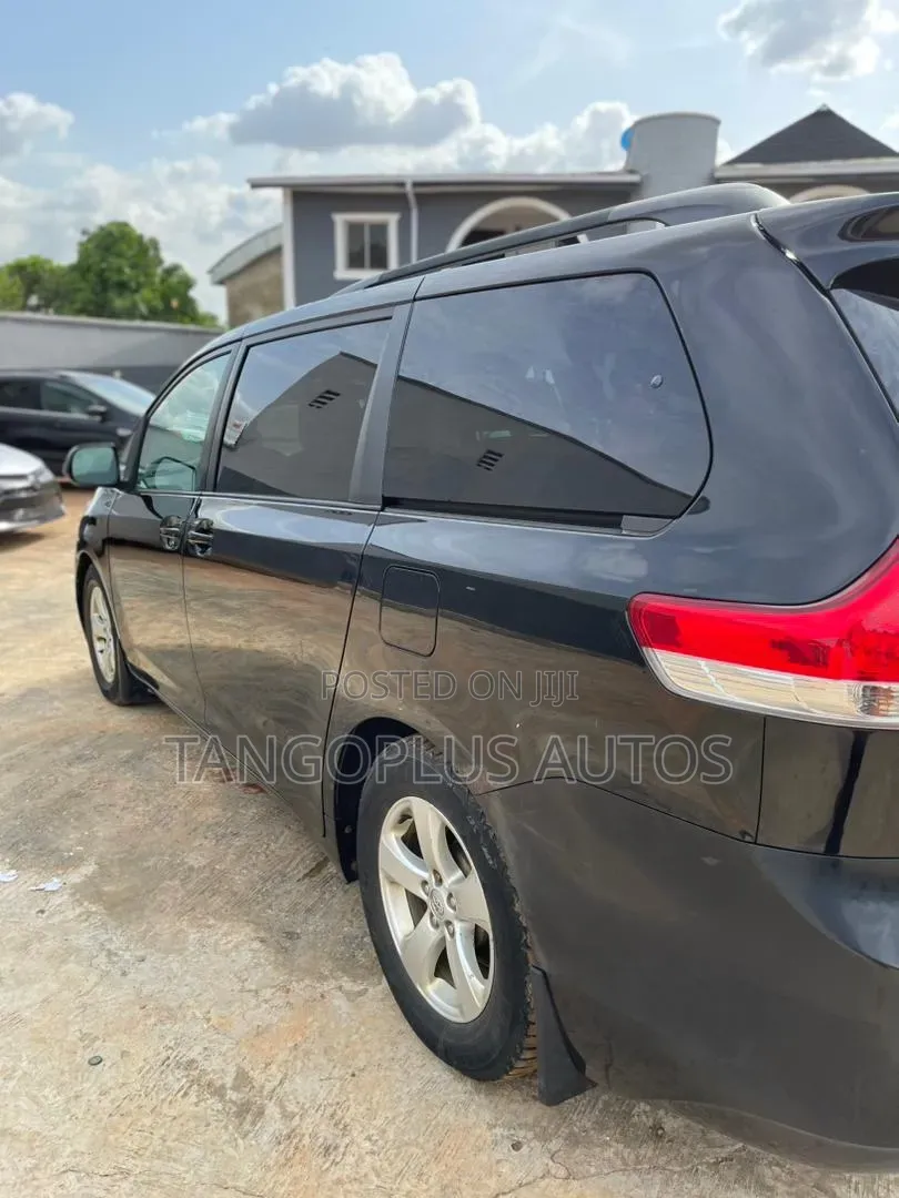Toyota Sienna 2010 Black