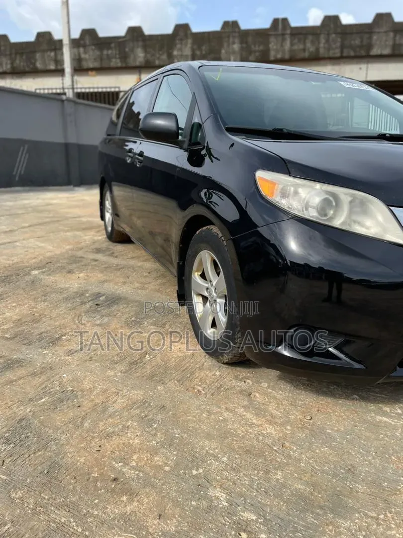 Toyota Sienna 2010 Black