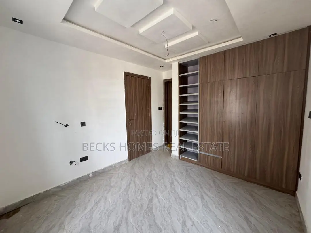 4bdrm Duplex in Ogba GRA for sale