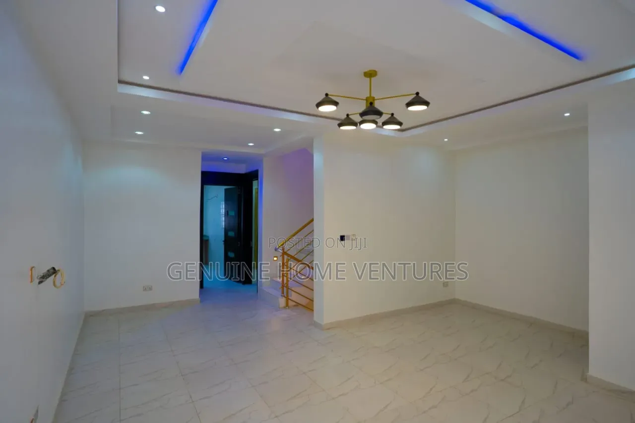 4bdrm Duplex in Orchid, Chevron for sale