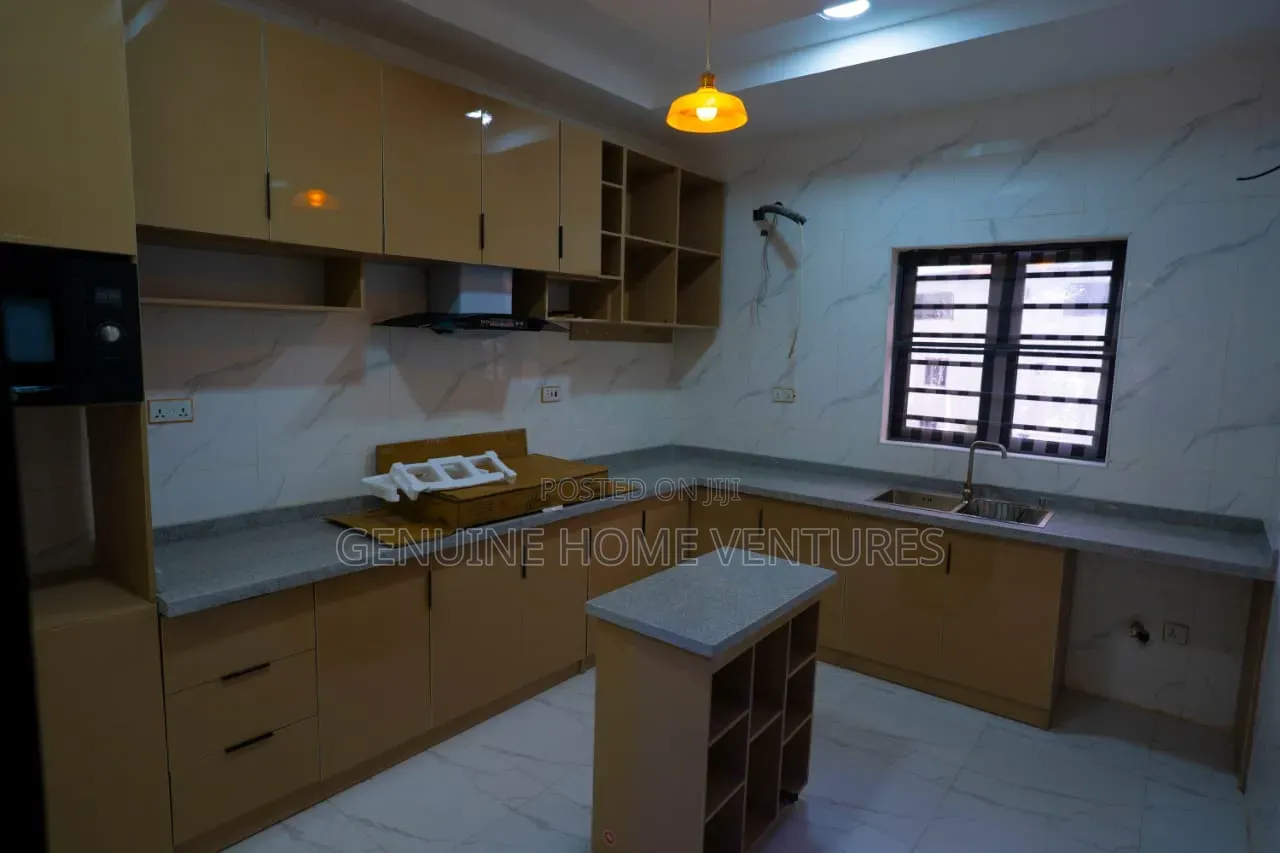 4bdrm Duplex in Orchid, Chevron for sale