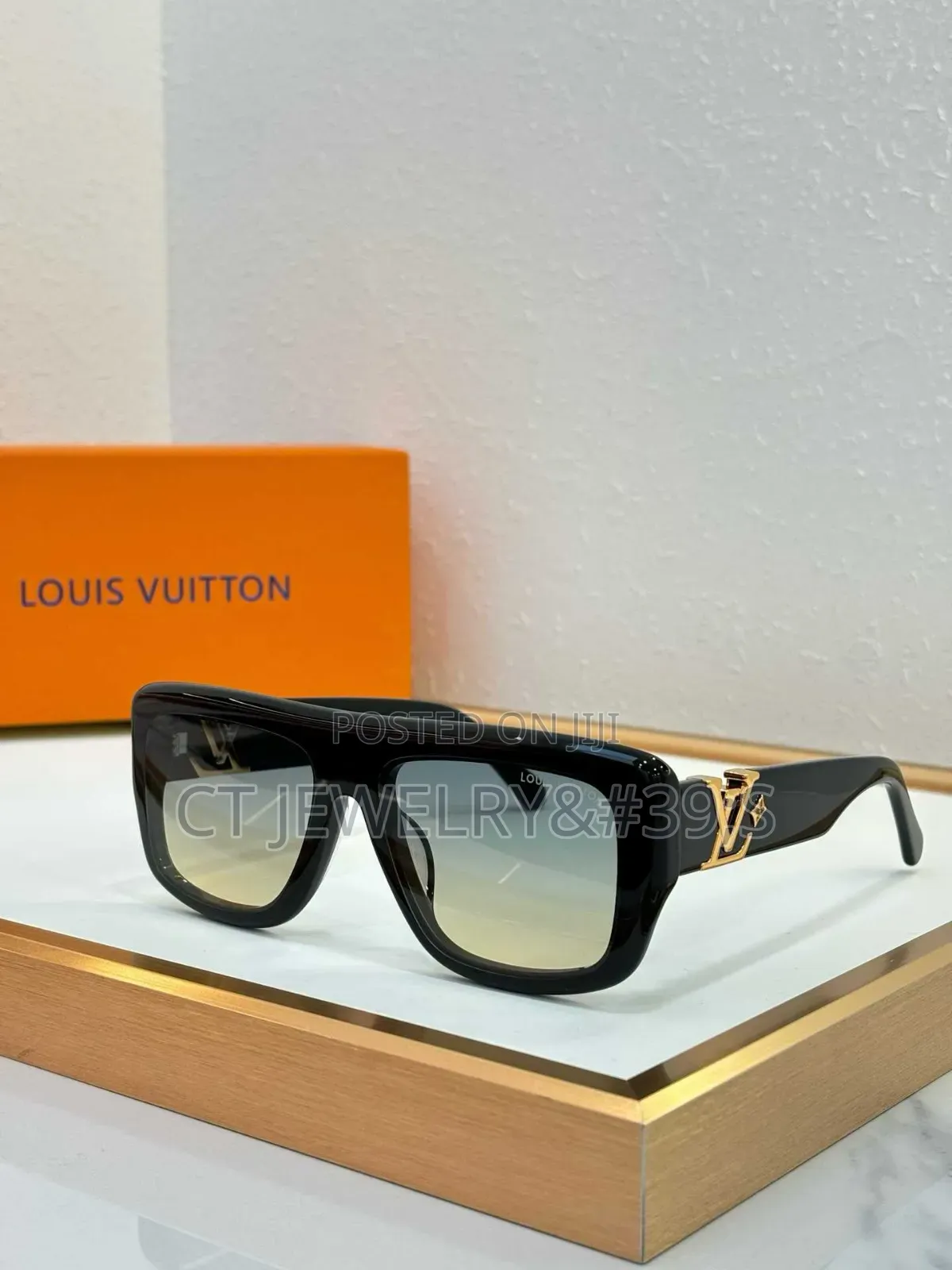 Designer-Inspired Luxury Sunglasses Thick Black Frame, Gradient Lenses