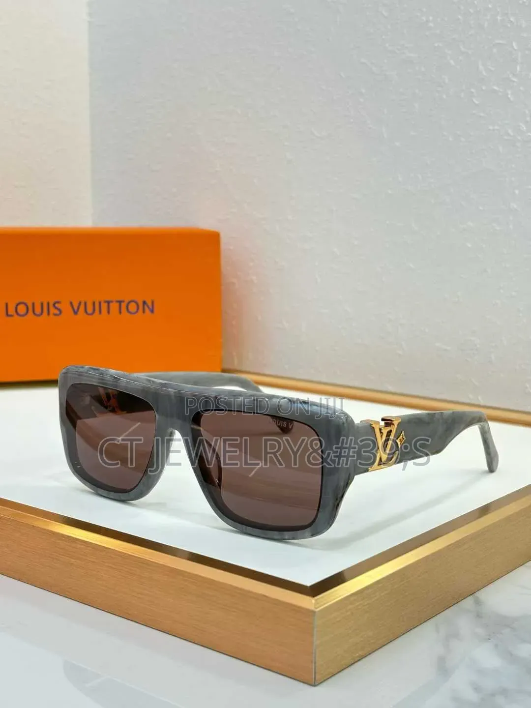 Designer-Inspired Luxury Sunglasses Thick Black Frame, Gradient Lenses