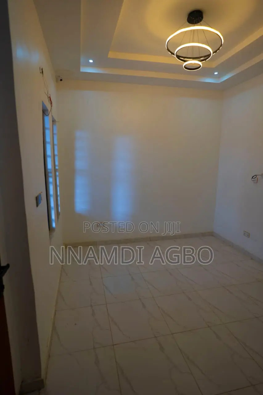 4bdrm Duplex in Chevron for sale