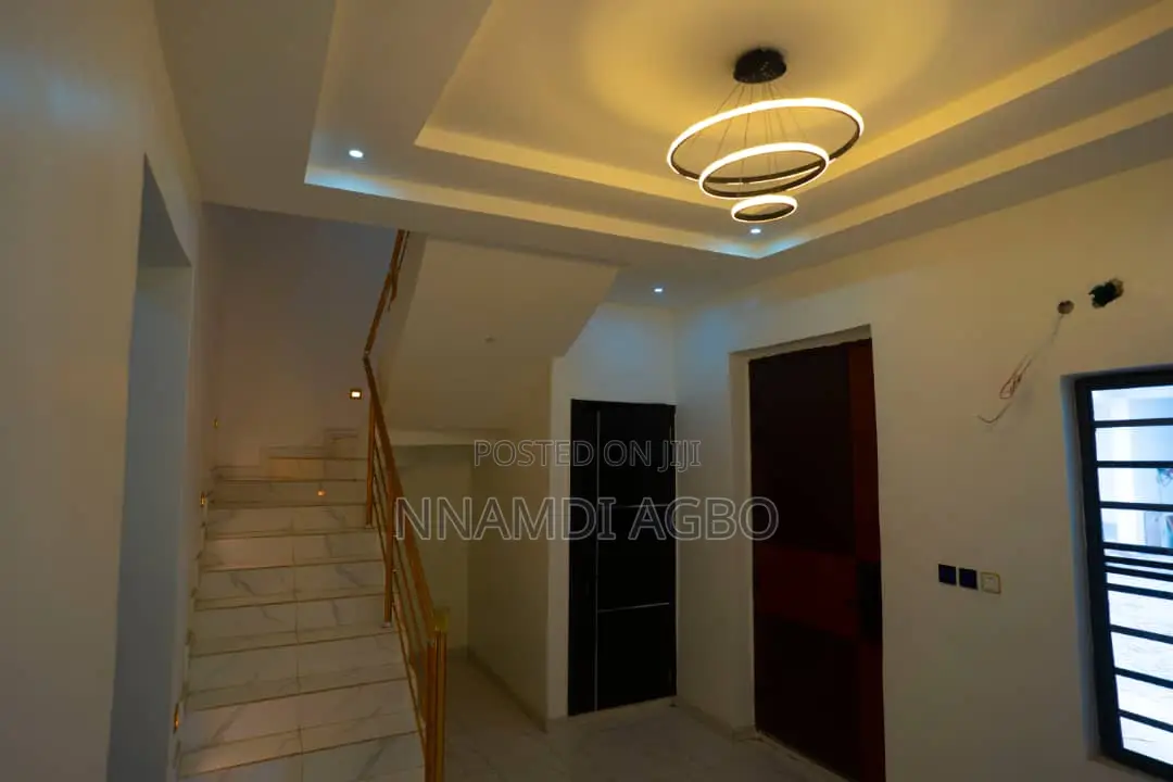 4bdrm Duplex in Chevron for sale