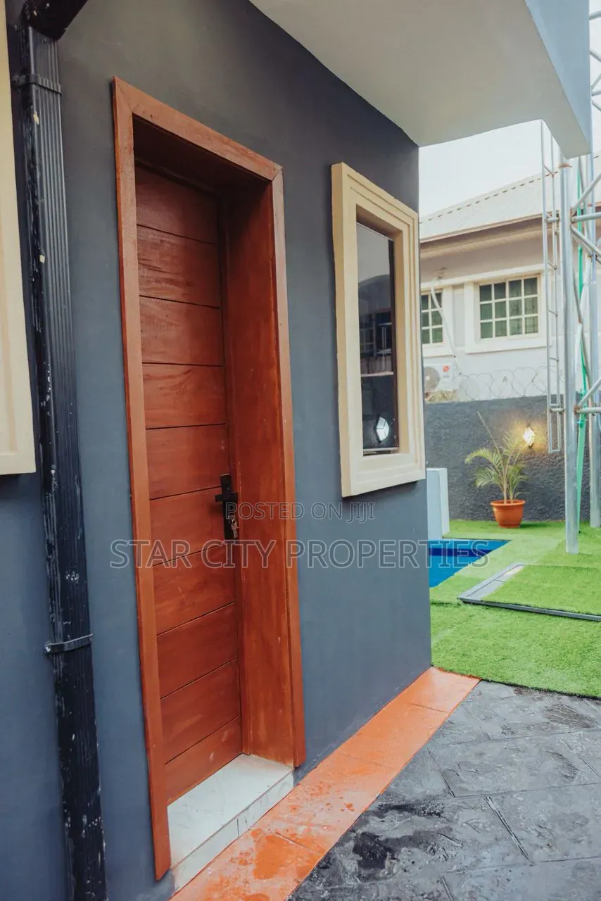5bdrm Duplex in Magodo Shangisha for sale