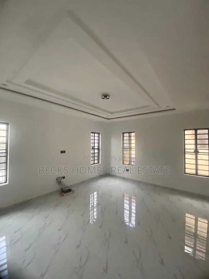 5bdrm Duplex in Magodo for sale