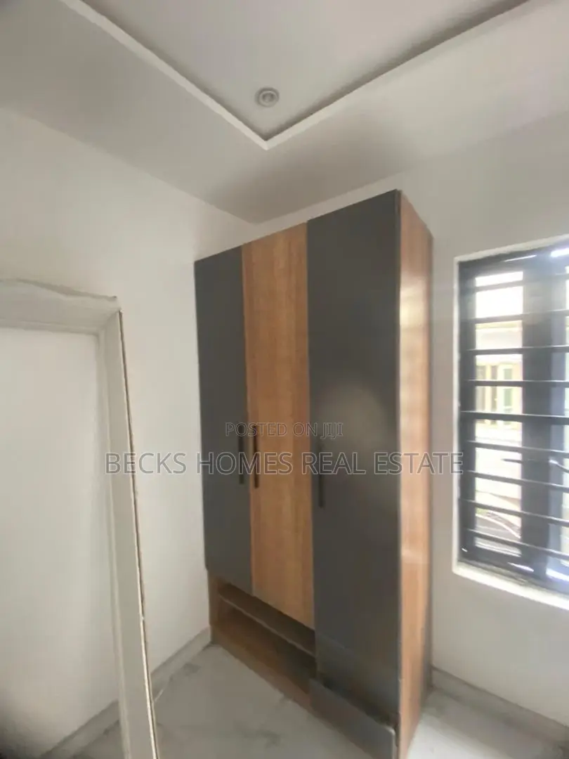 5bdrm Duplex in Magodo for sale