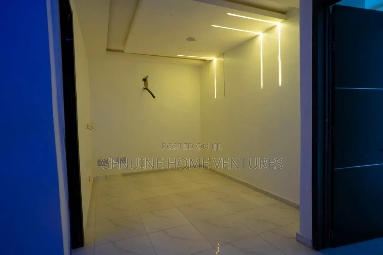 4bdrm Duplex in Orchid, Chevron for sale