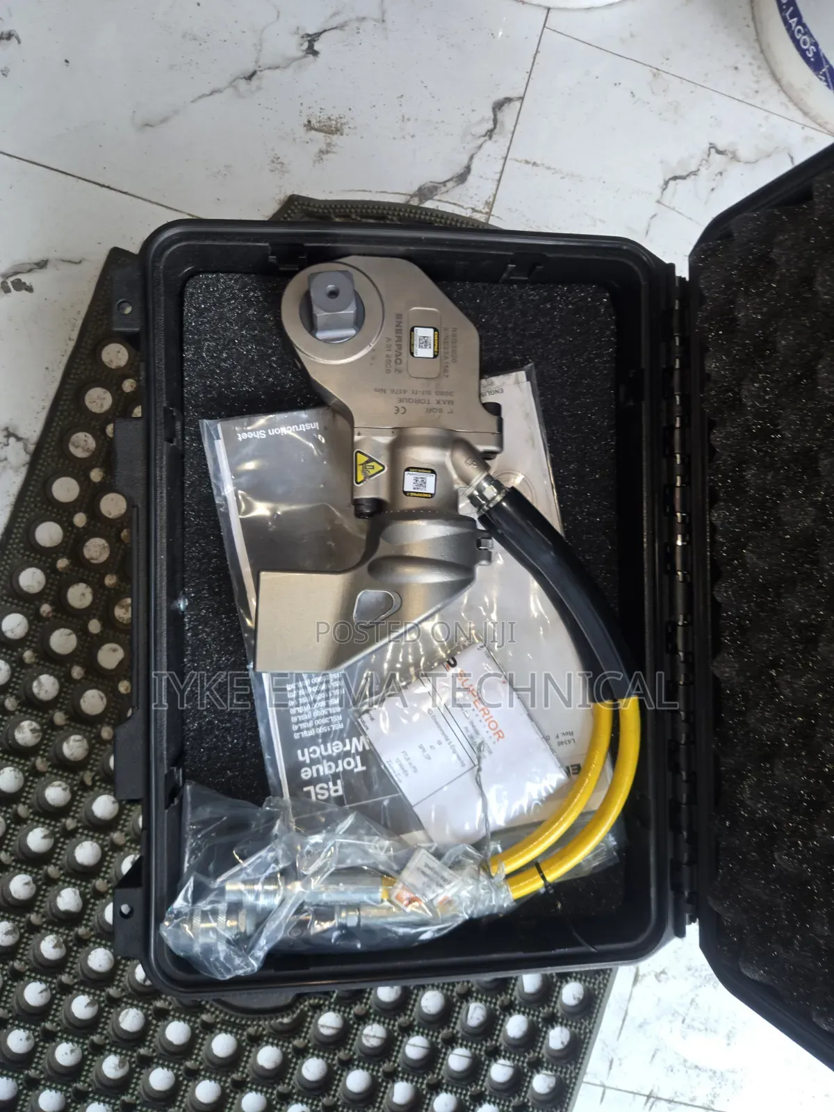 Rsq3000st, Square Drive Hydraulic Torque Wrench Set 1 In. Square Drive
