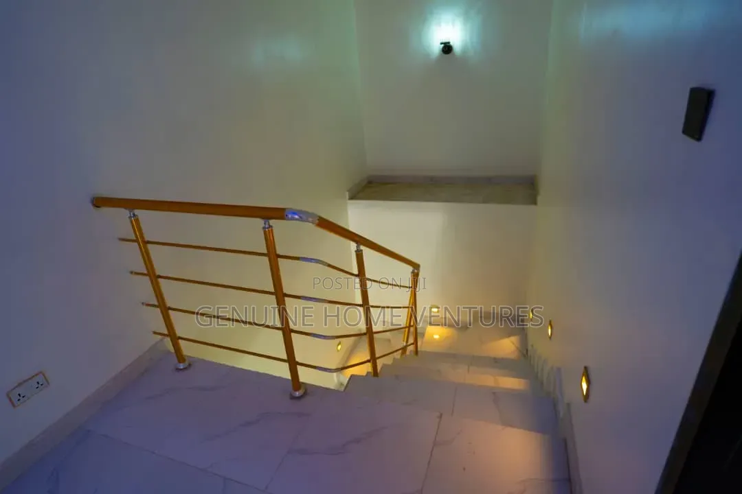 2bdrm Duplex in Orchid, Chevron for sale
