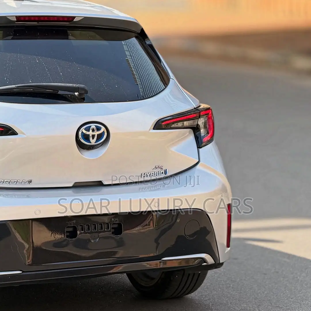 Toyota Corolla Hybrid 2024 Silver