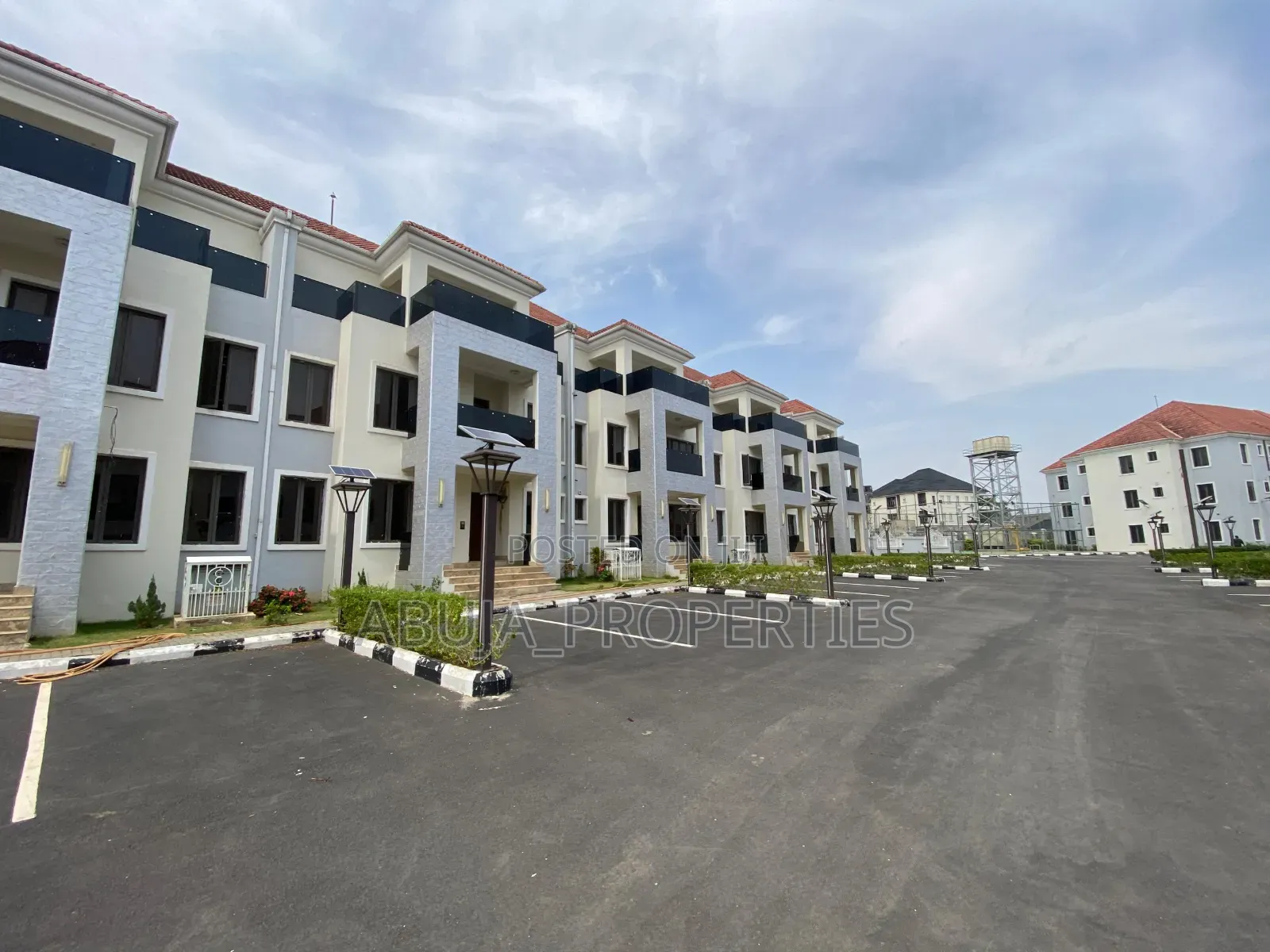 4bdrm Duplex in Life Camp for sale