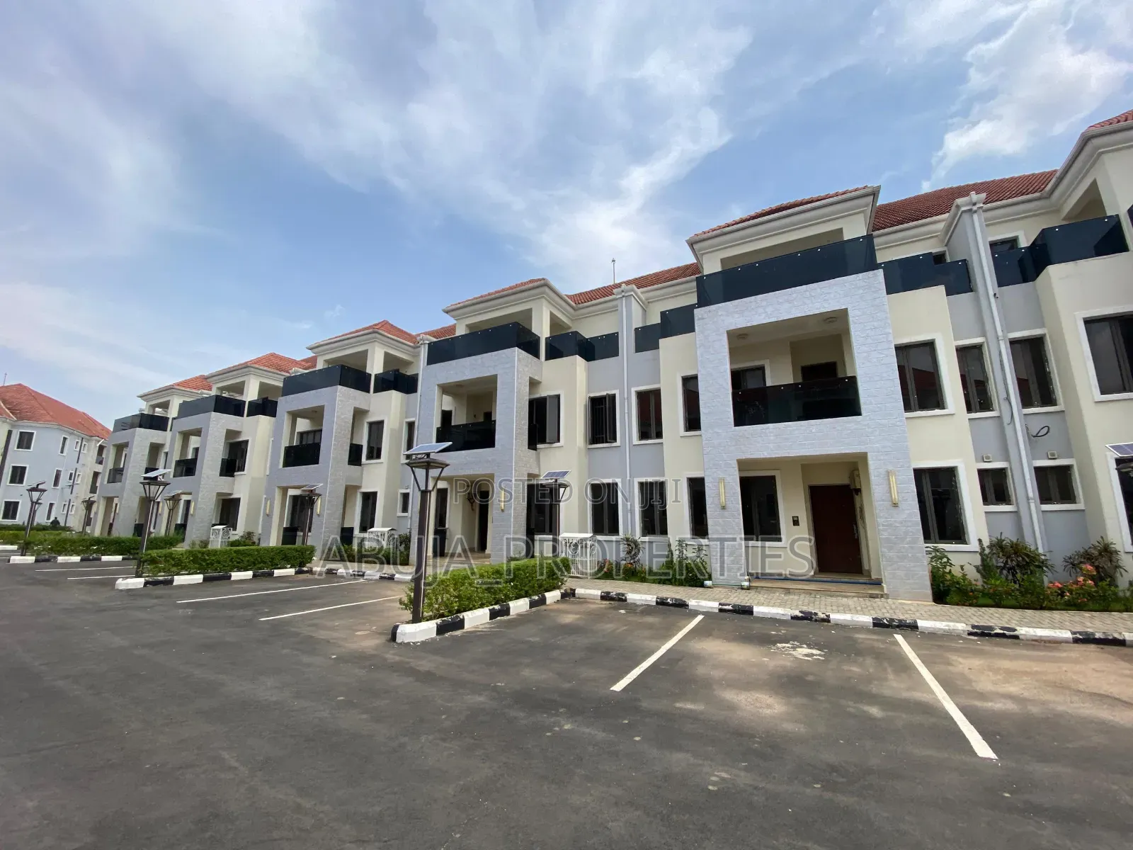 4bdrm Duplex in Life Camp for sale
