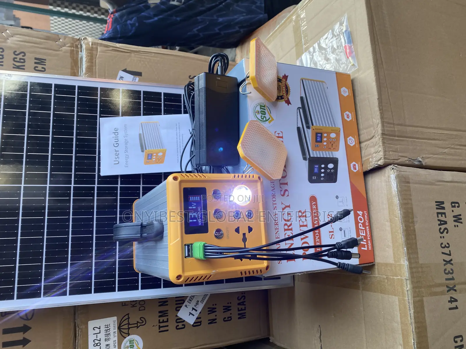 300watts Solar Generator With 50watts Panel 2bupbs and Adapter