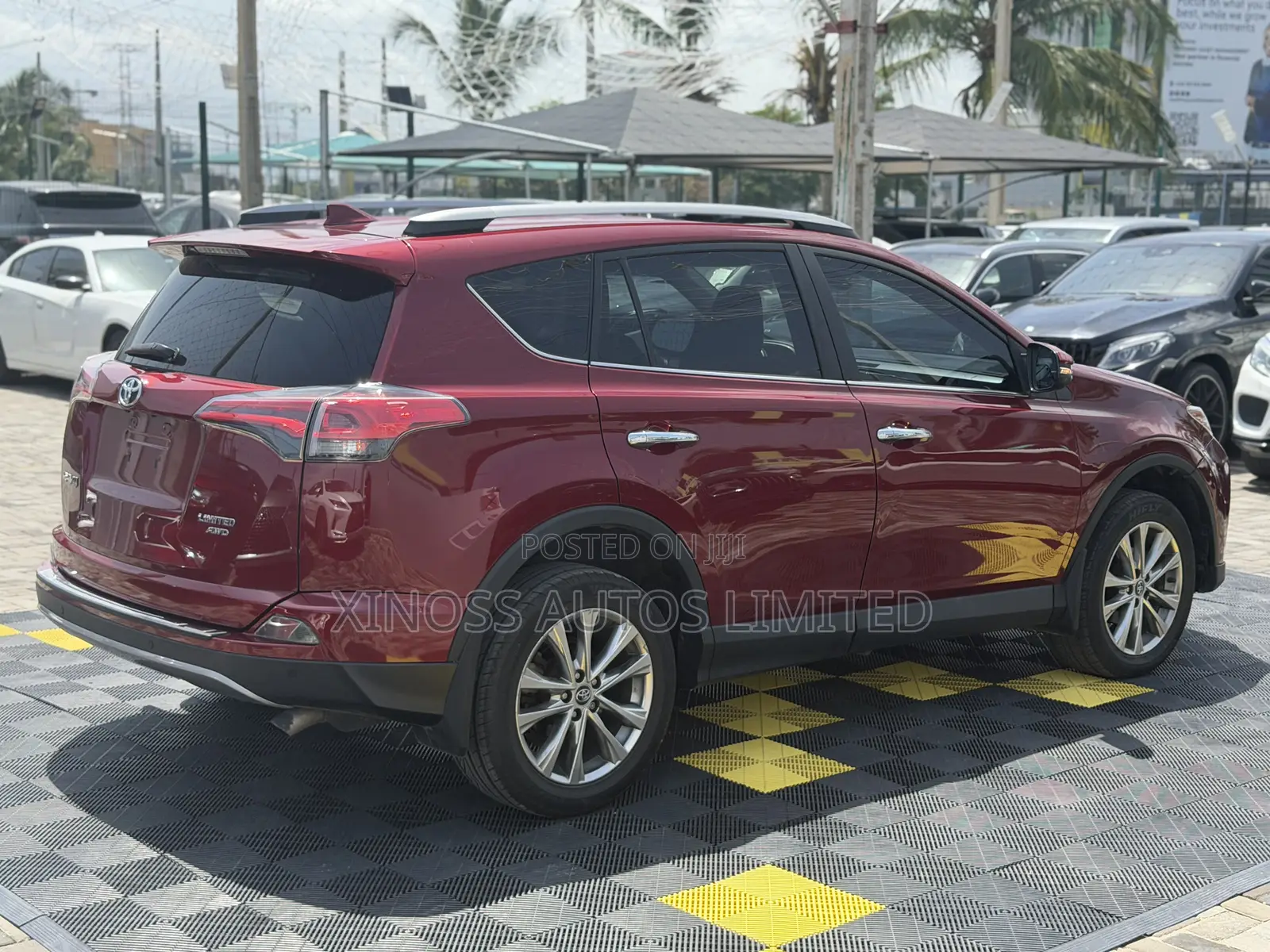 Toyota RAV4 Limited 4dr SUV AWD (2.5L 4cyl 6A) 2018 Red