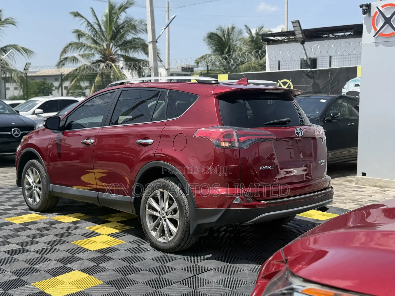 Toyota RAV4 Limited 4dr SUV AWD (2.5L 4cyl 6A) 2018 Red