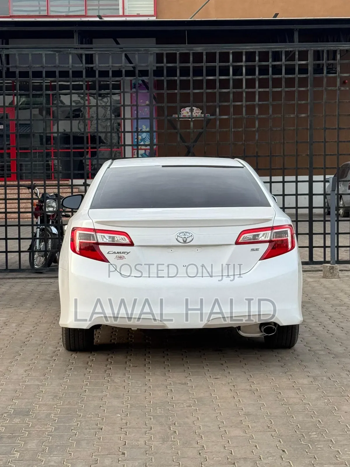 Toyota Camry SE 4dr Sedan (2.5L 4cyl 6A) 2014 White