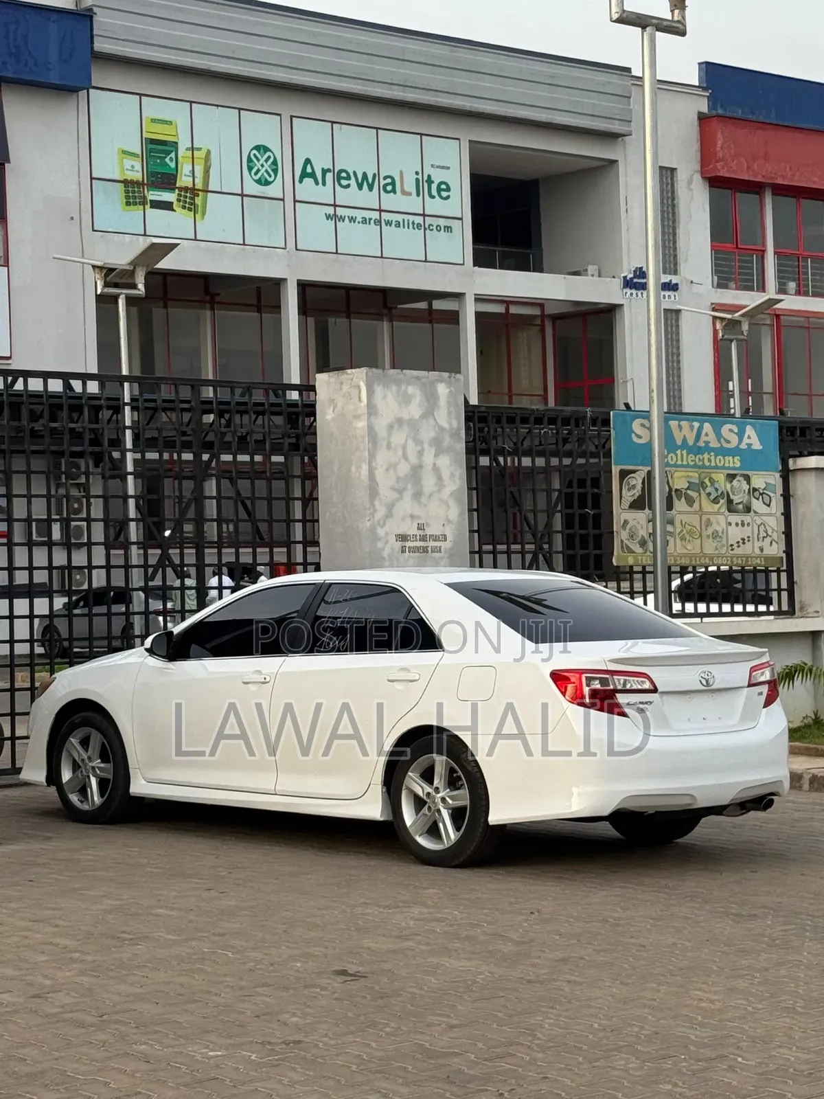 Toyota Camry SE 4dr Sedan (2.5L 4cyl 6A) 2014 White