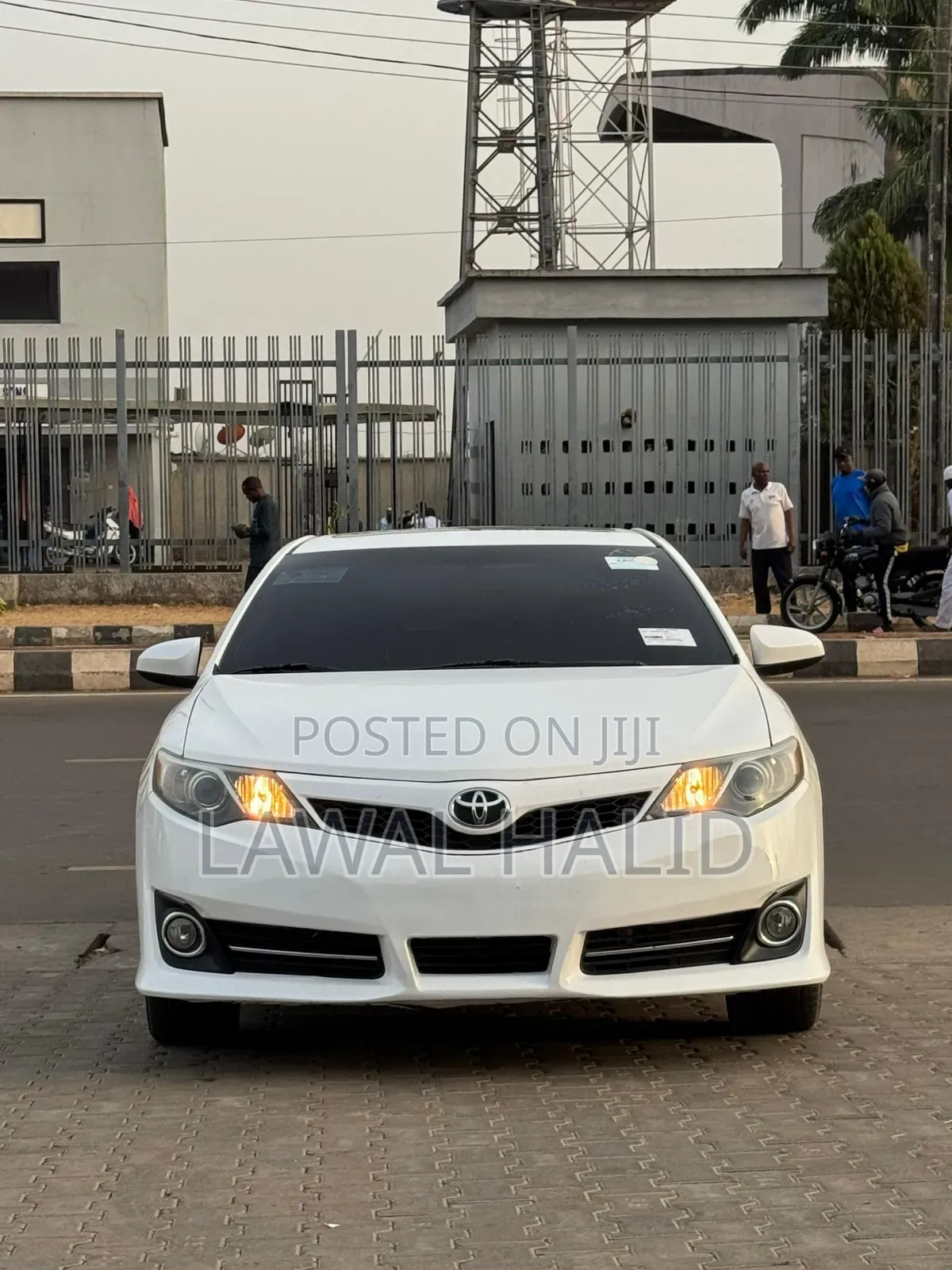 Toyota Camry SE 4dr Sedan (2.5L 4cyl 6A) 2014 White