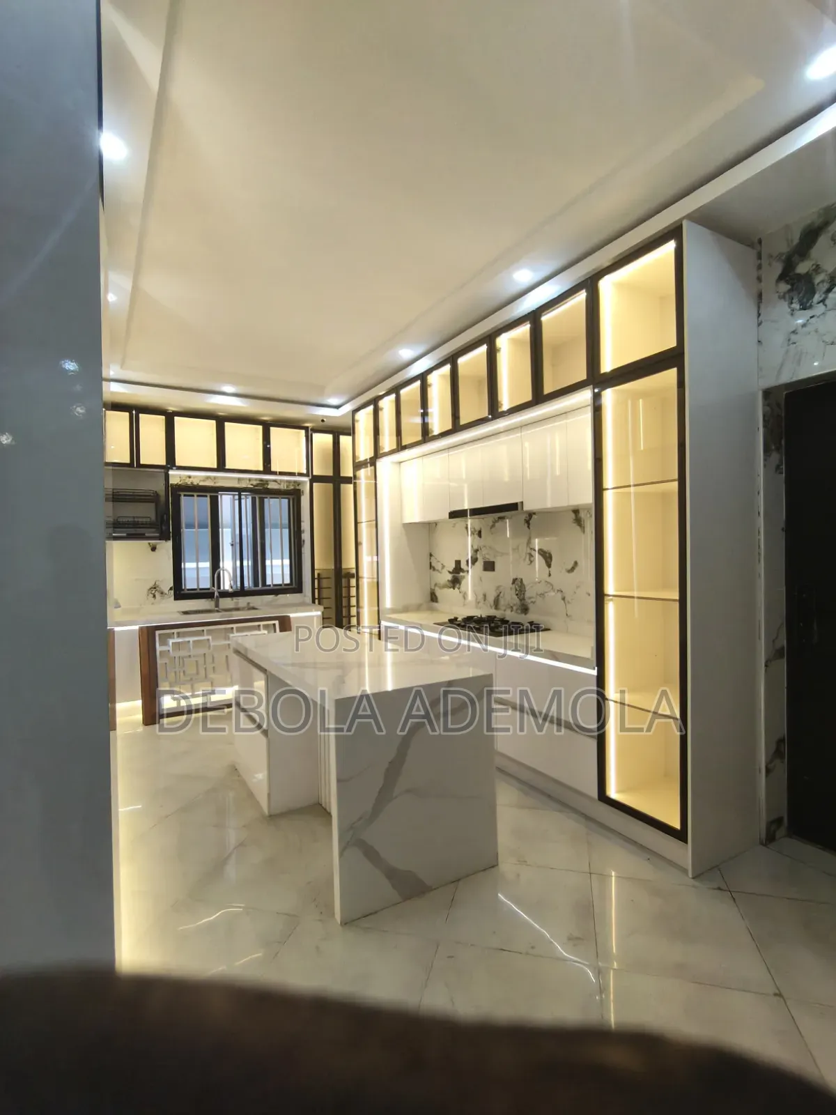 6bdrm House in Lekki Phase 1 for sale