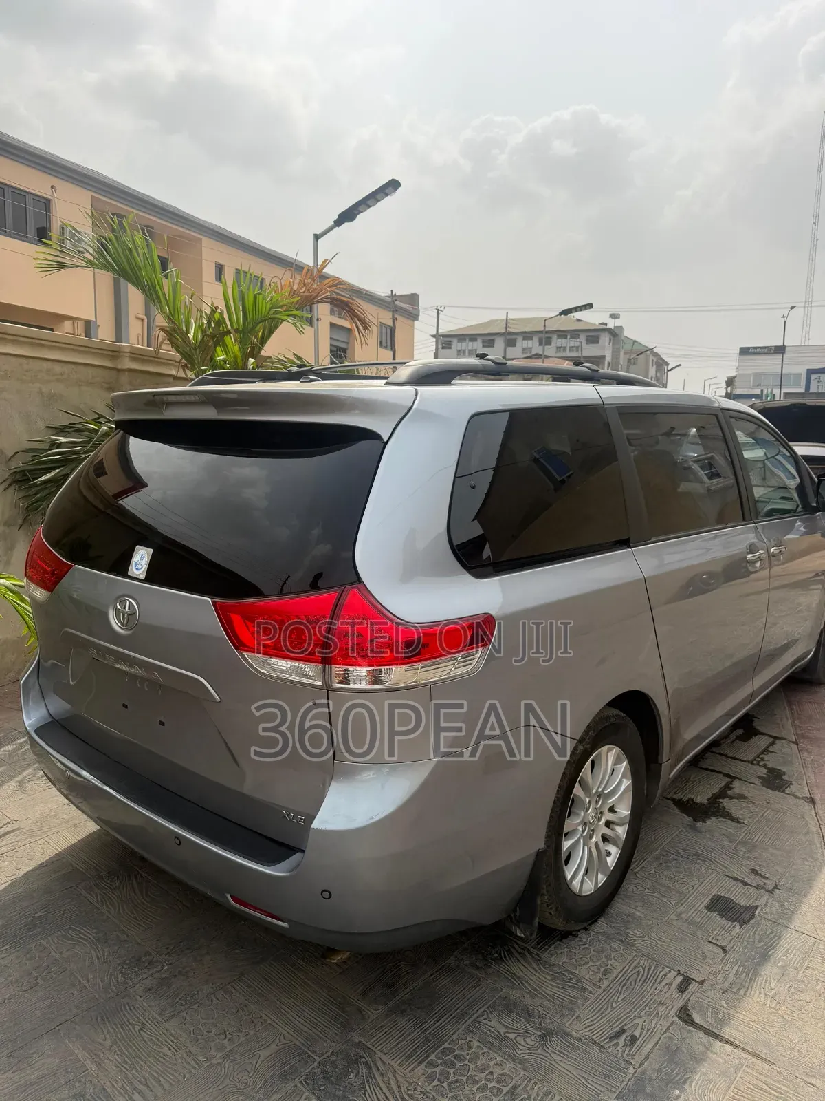 Toyota Sienna XLE 7 Passenger 2011 Gray