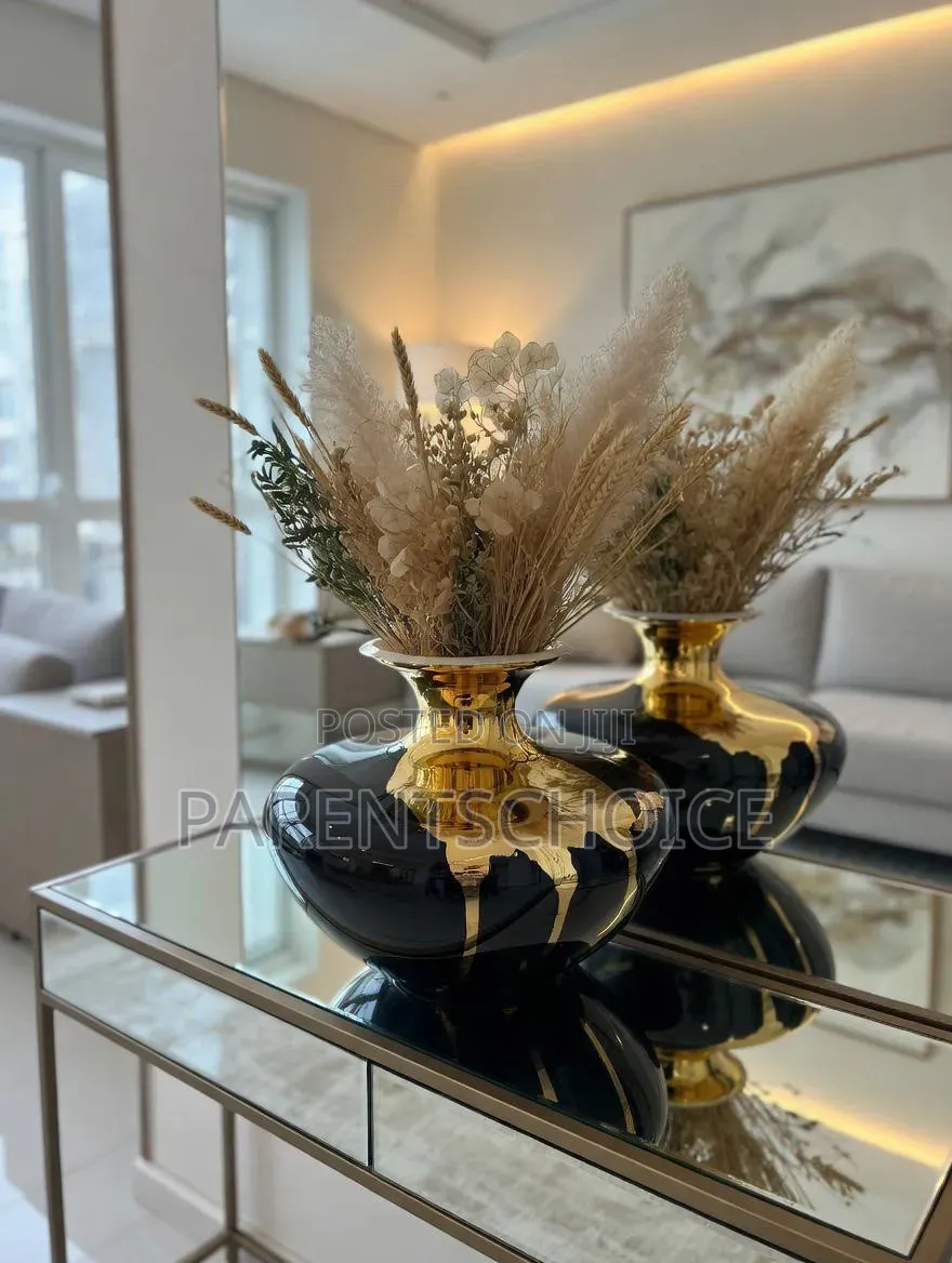 Elegant Luxury Glass Vase