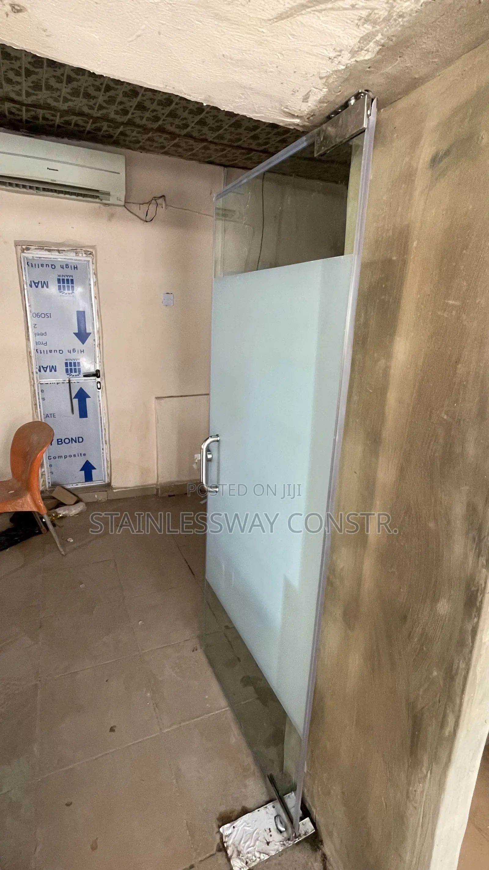 Single Swing Middle Frosted Glass Door