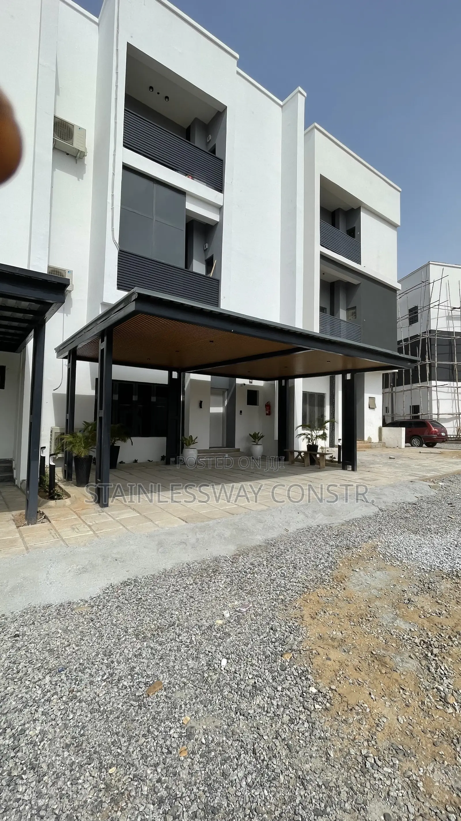 Sturdy Carport With Aluminum Roofing