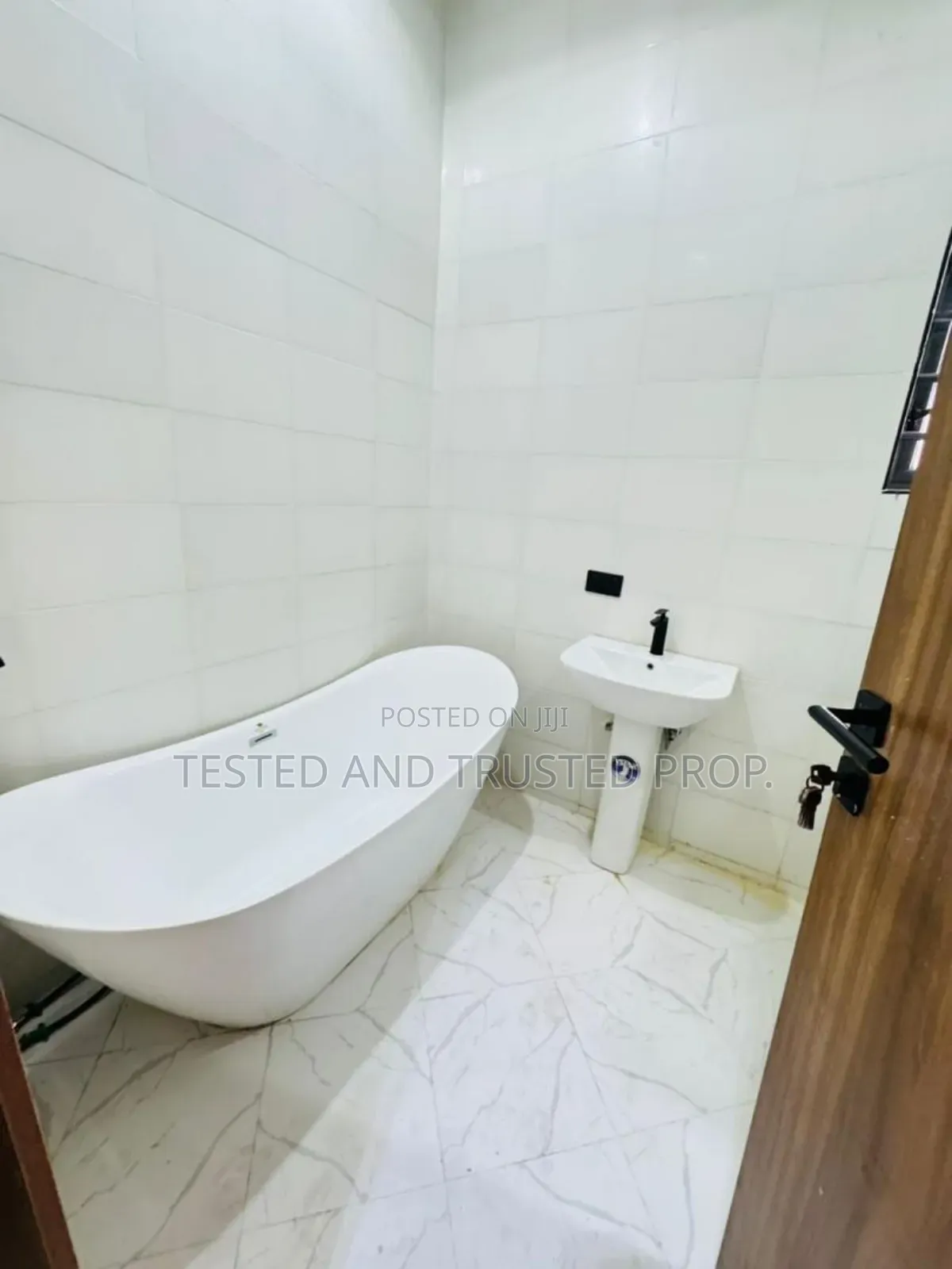 4bdrm Duplex in Orchid Road, Chevron for rent