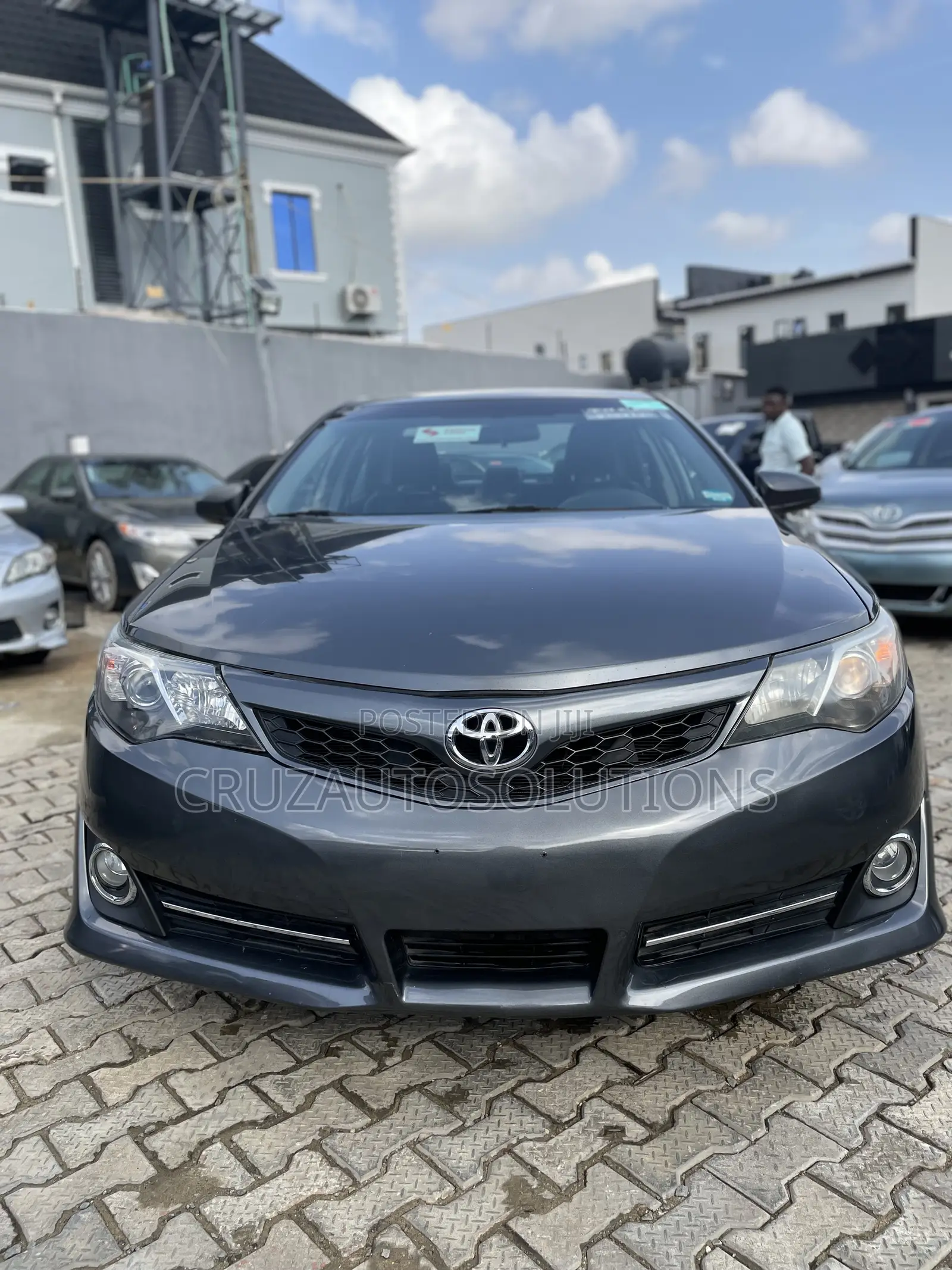 Toyota Camry SE 4dr Sedan (2.5L 4cyl 6A) 2014 Gray