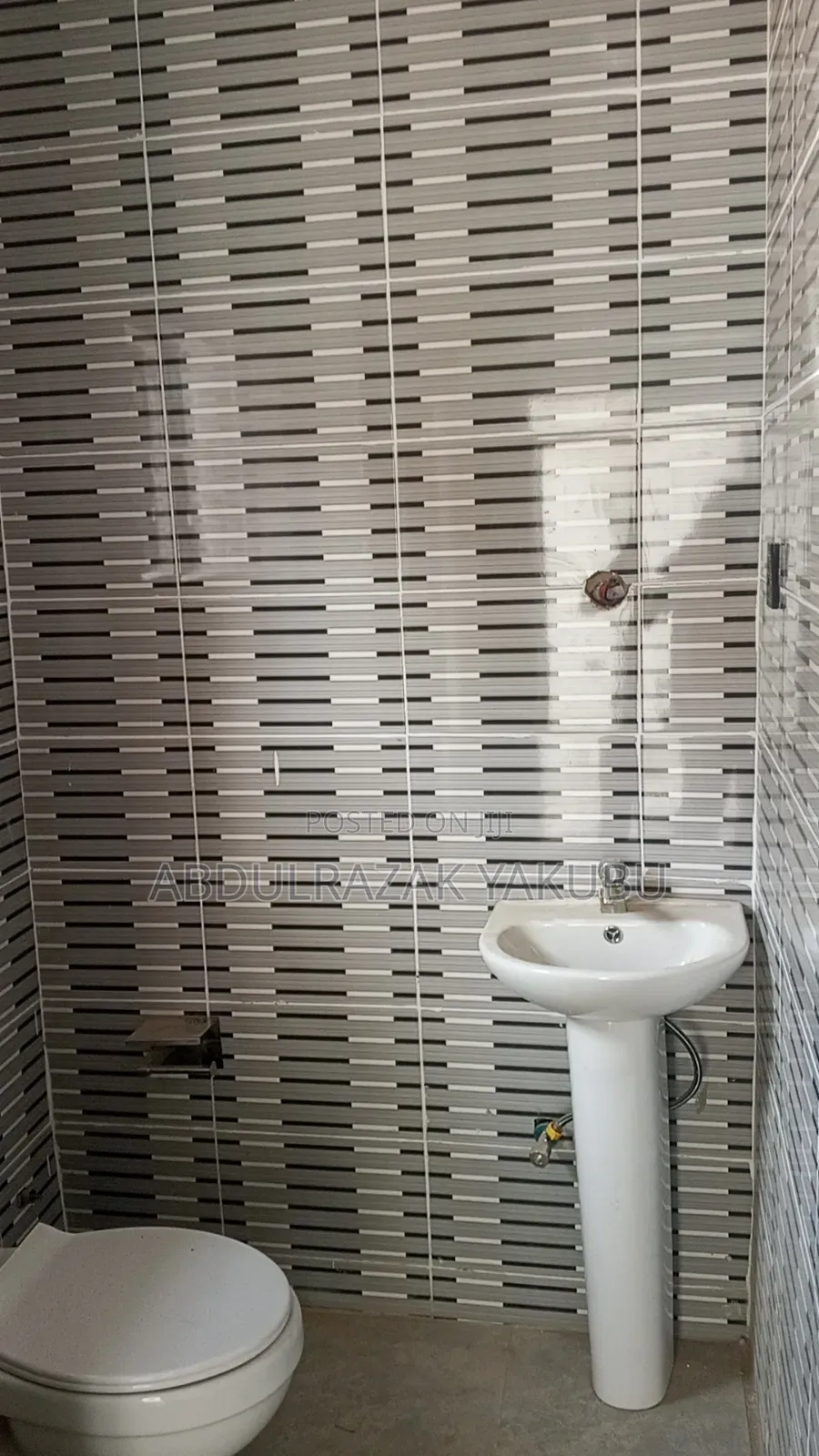 2bdrm Block of Flats in Non, Sabon Lugbe for rent