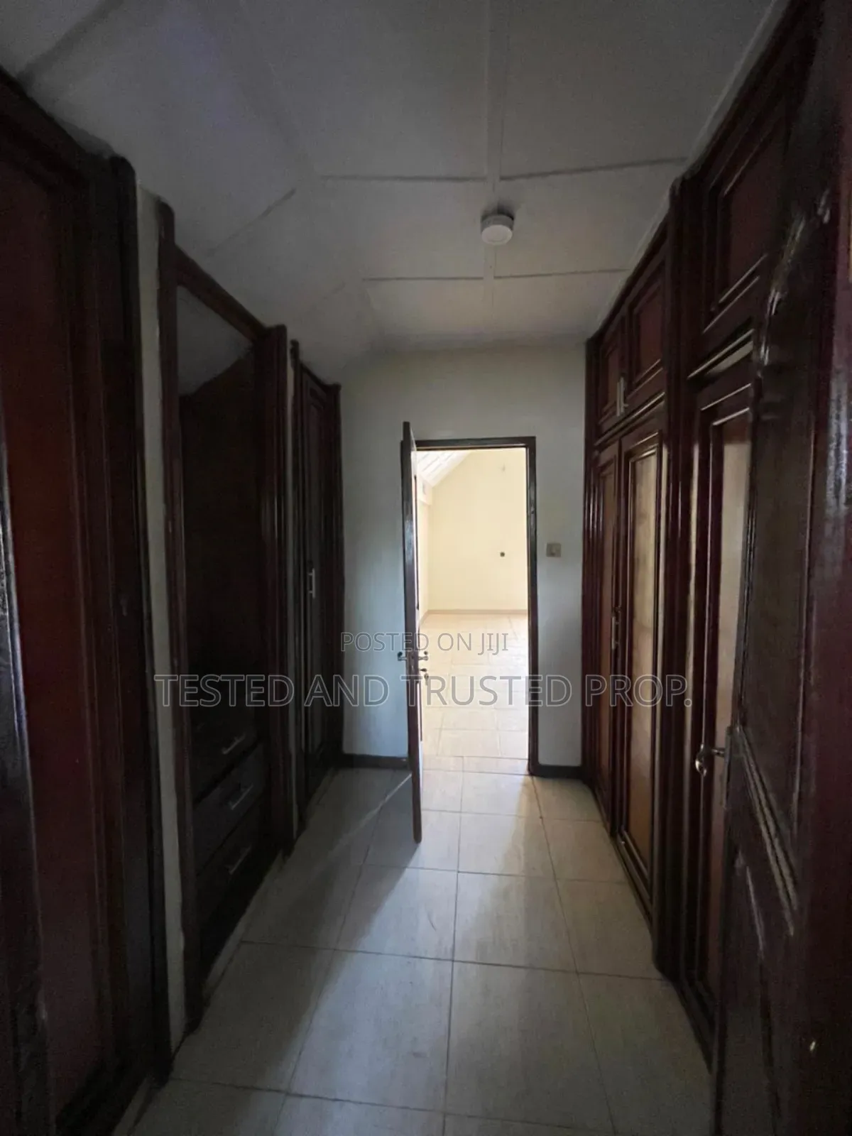 Studio Apartment in Ikota Villa Estae for rent