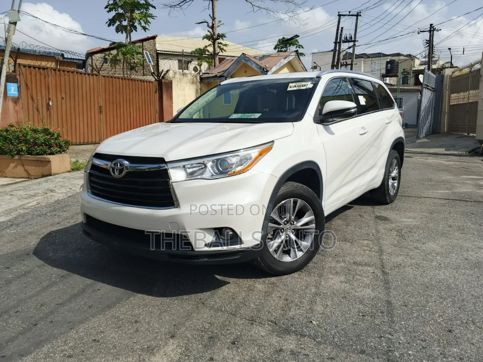 Toyota Highlander XLE 4dr SUV (3.5L 6cyl 6A) 2014 White