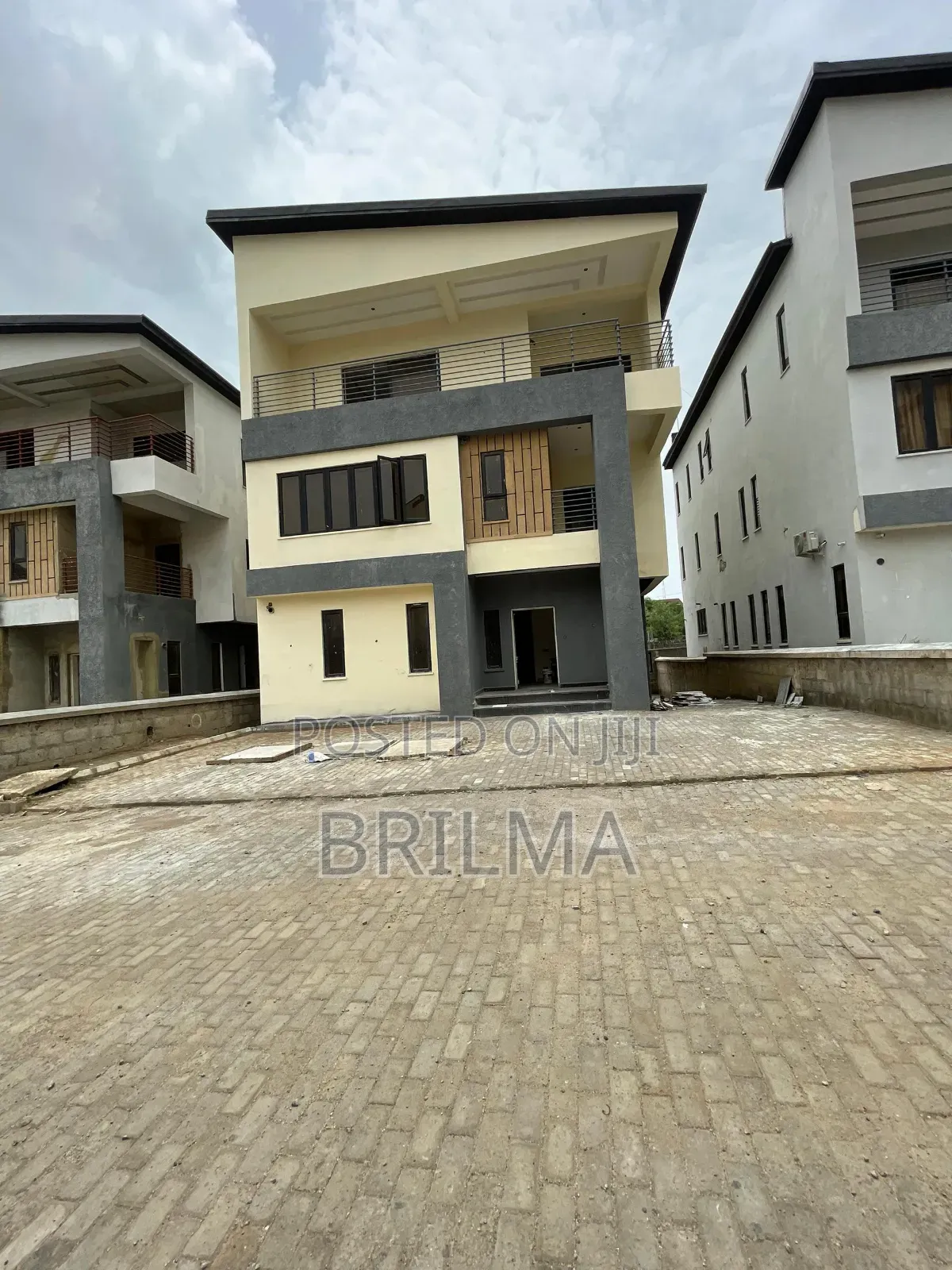 6bdrm Duplex in Mabushi for sale