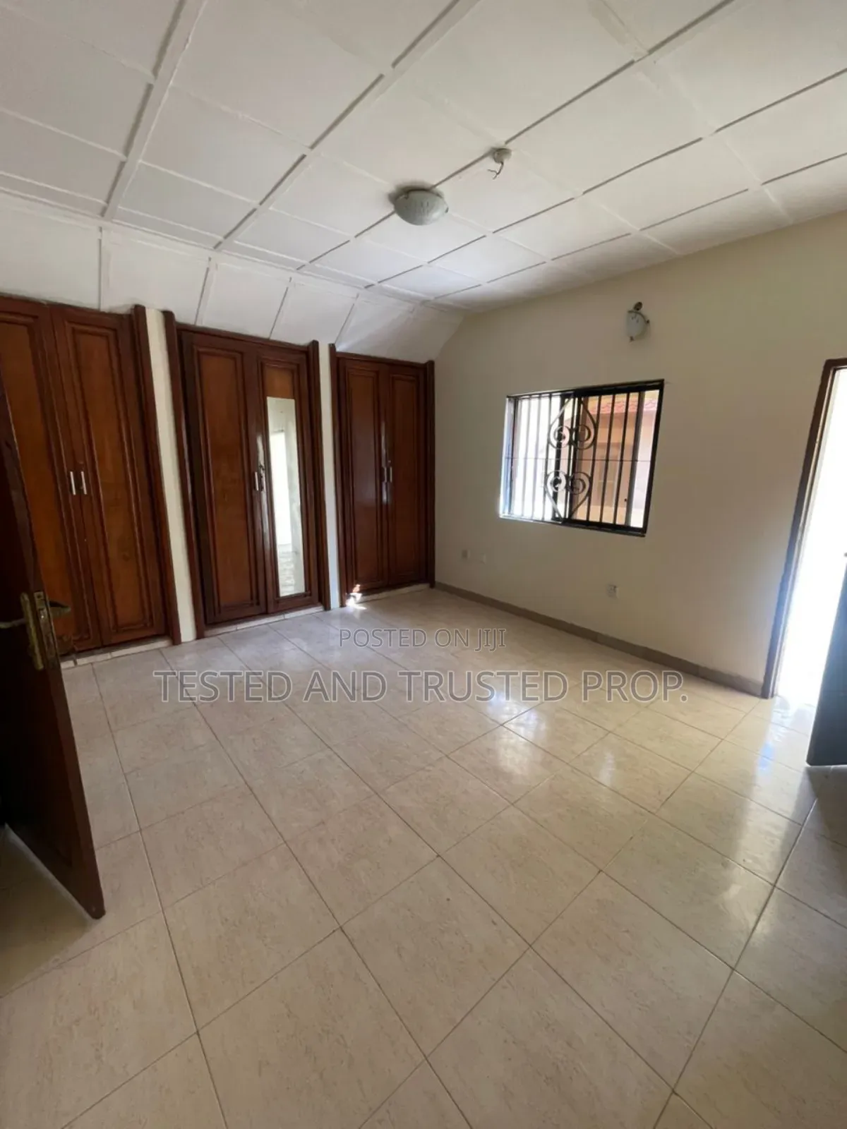 Mini Flat in Ikota Villa for rent