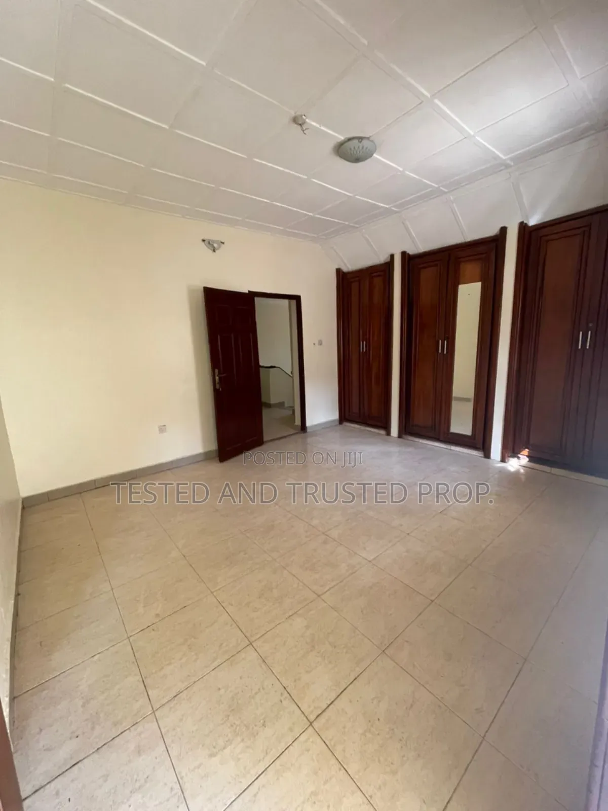 Mini Flat in Ikota Villa for rent