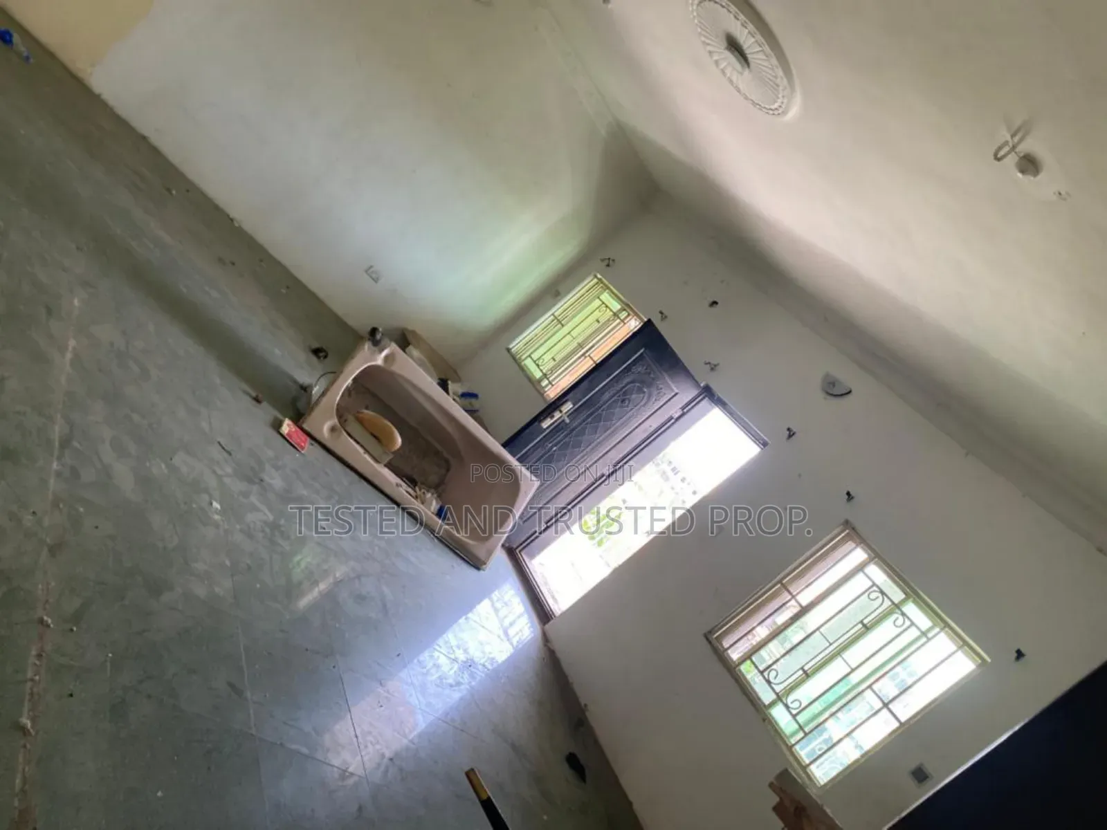 Mini Flat in Ikota Villa for rent