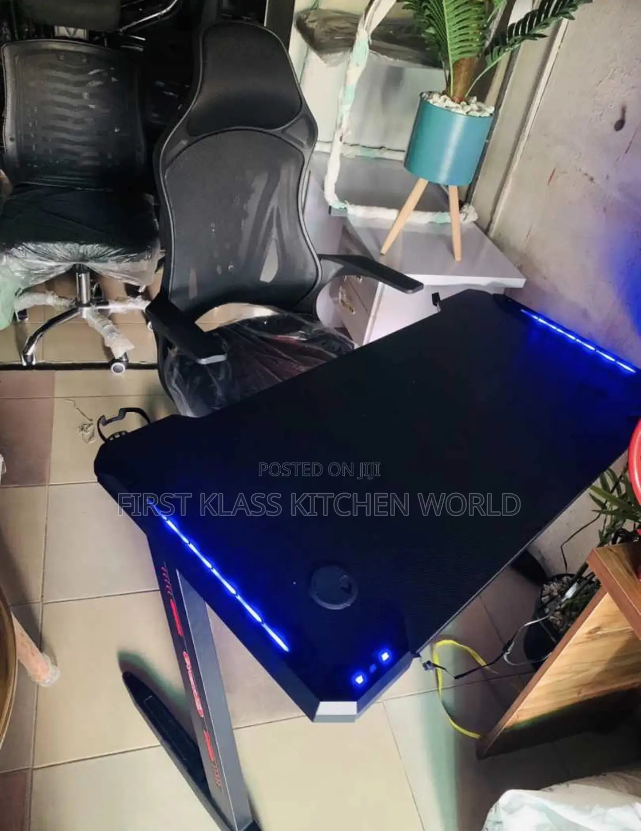 High Quality Table With the Chair