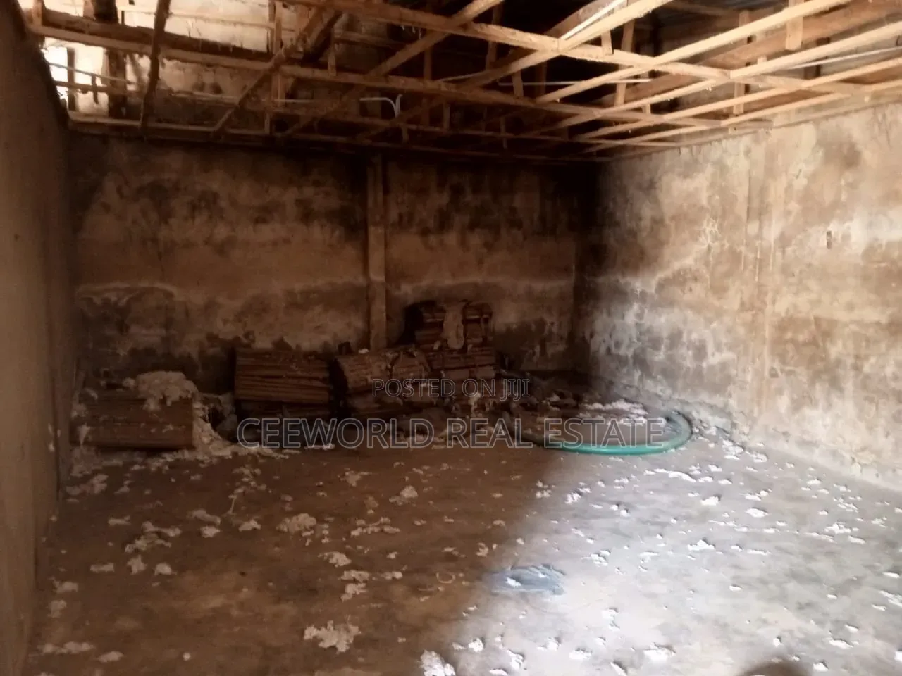 400sqm of Ware House at Bakatari Off Abeokuta Road Off Apata Ibadan