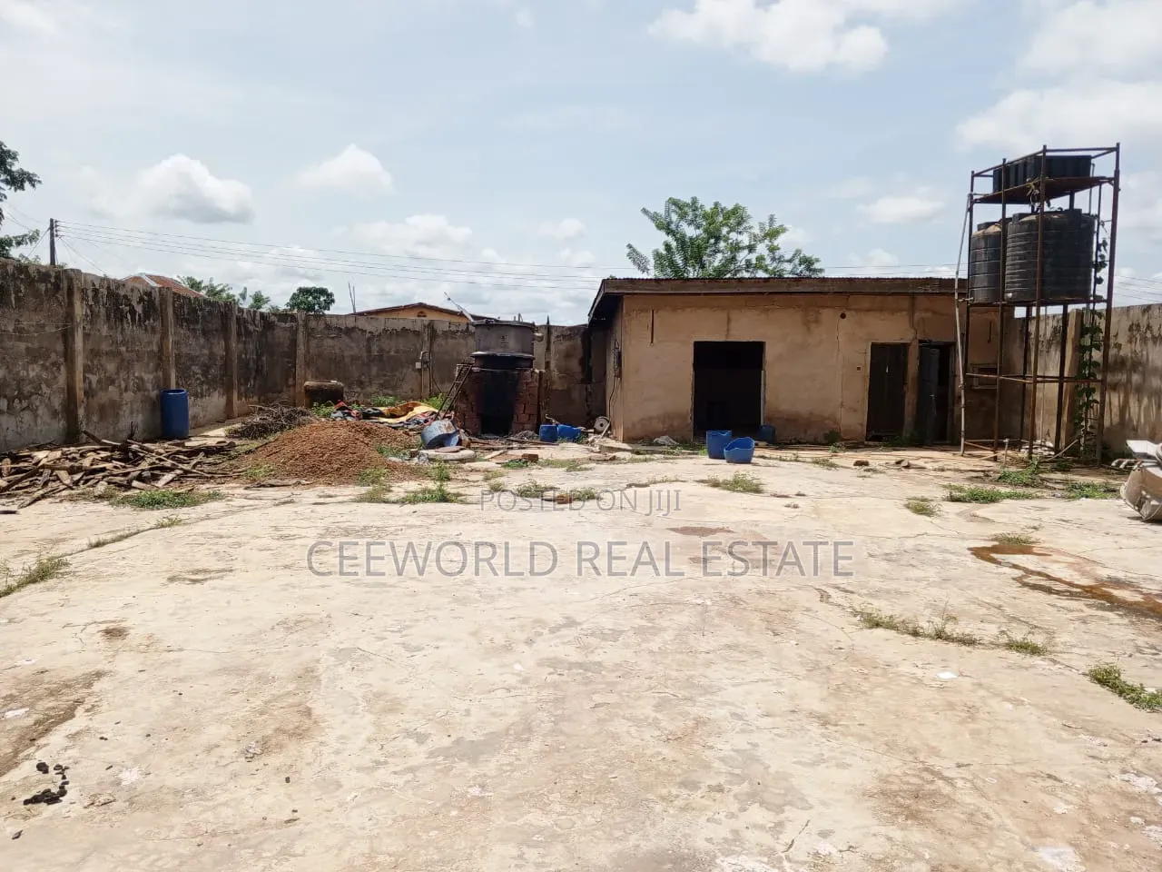 400sqm of Ware House at Bakatari Off Abeokuta Road Off Apata Ibadan