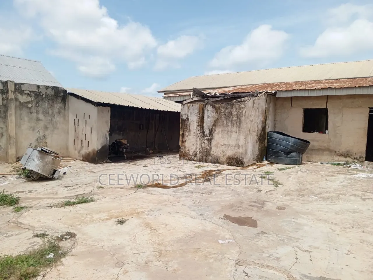 400sqm of Ware House at Bakatari Off Abeokuta Road Off Apata Ibadan